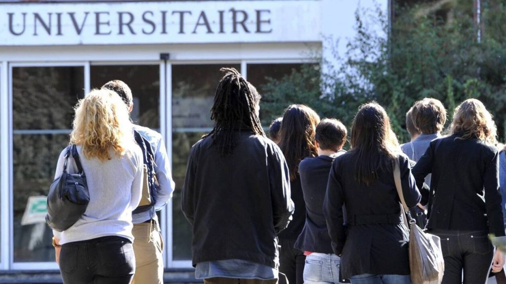 Fransa yeni göç yasası öğrencileri nasıl etkileyecek?